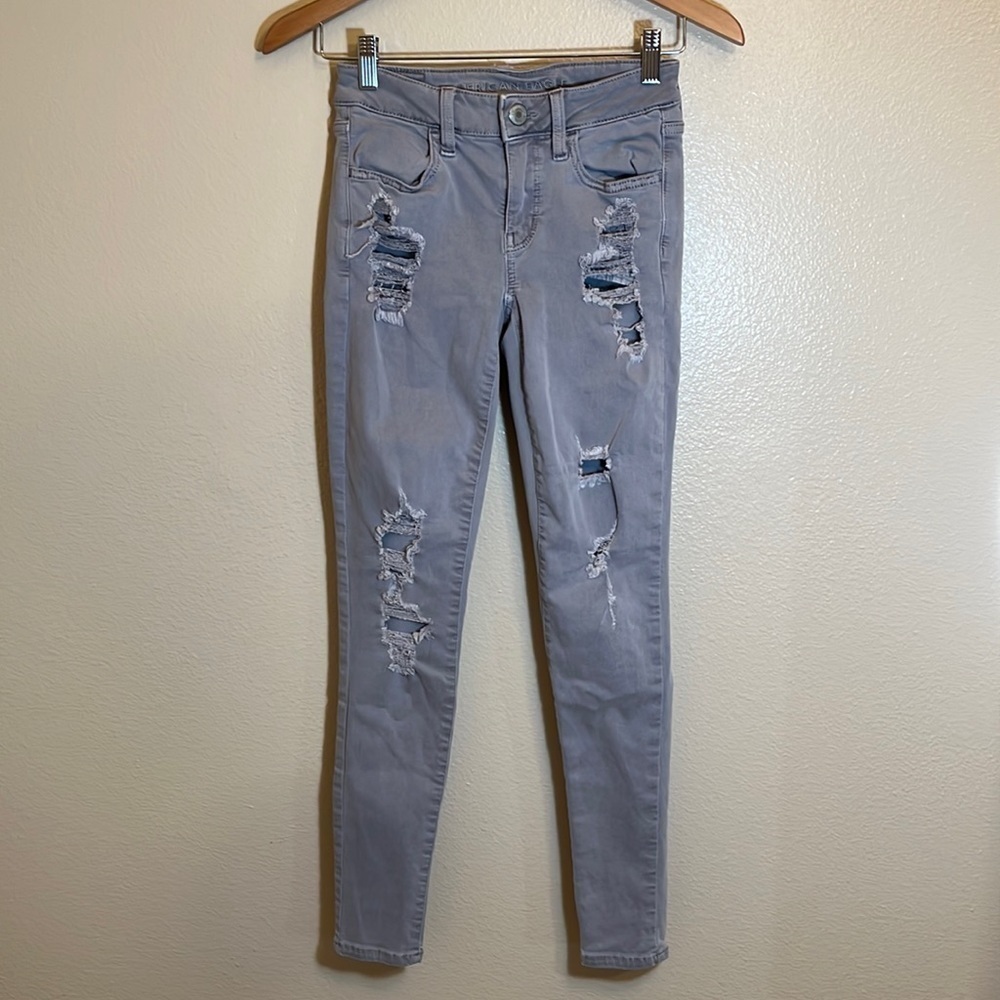𝅺AMERICAN Eagle Outfitters Super Stretch Grey Distressed Jeans